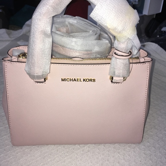 Michael Kors Versatile Handbag - Picture 3 of 7